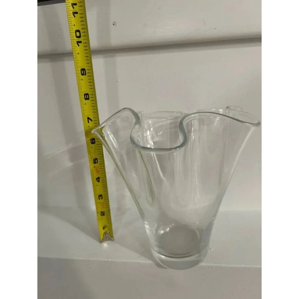 Ribbon Waves Style Glass Vase